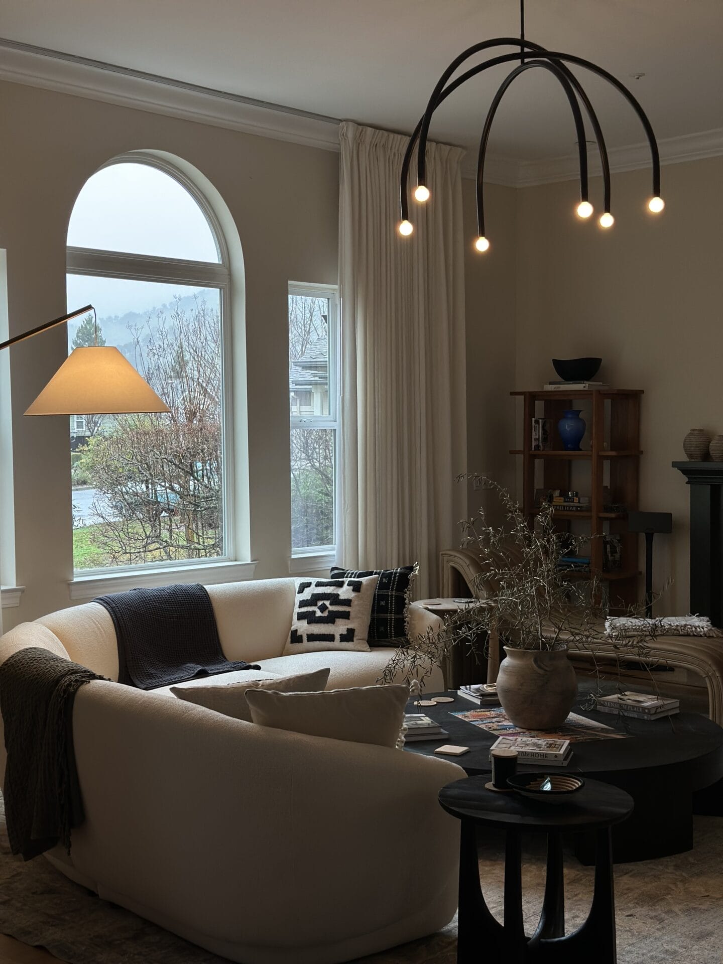 Warm, cozy Calistoga-inspired living room with natural textures and earthy tones, located in the SF Bay Area.